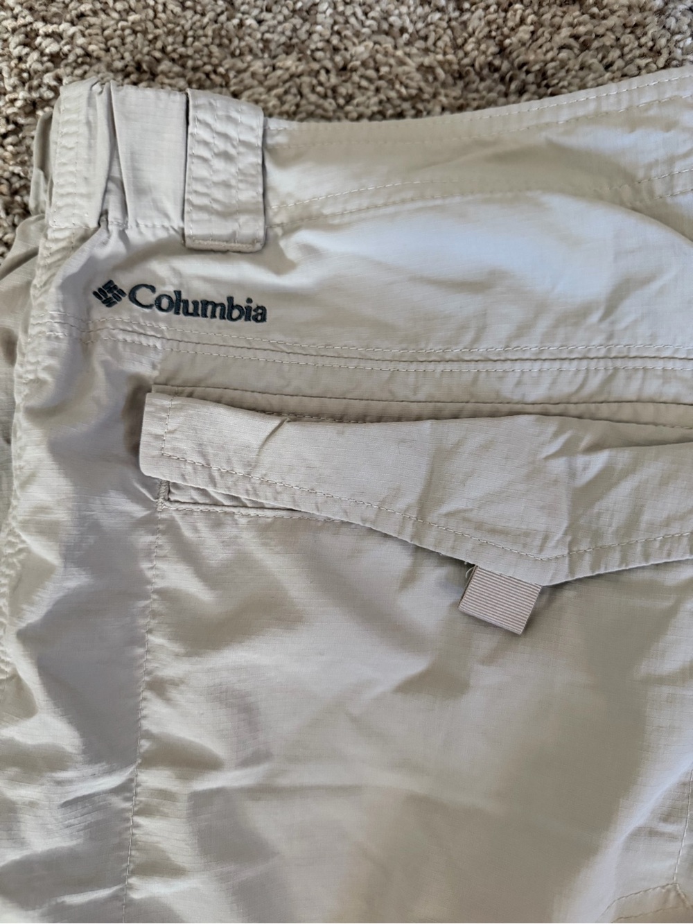 Columbia Mens Cargo Shorts Size 36 Omni Shade Hiking Outdoor in Tan Beige 36x10 - Picture 3 of 6